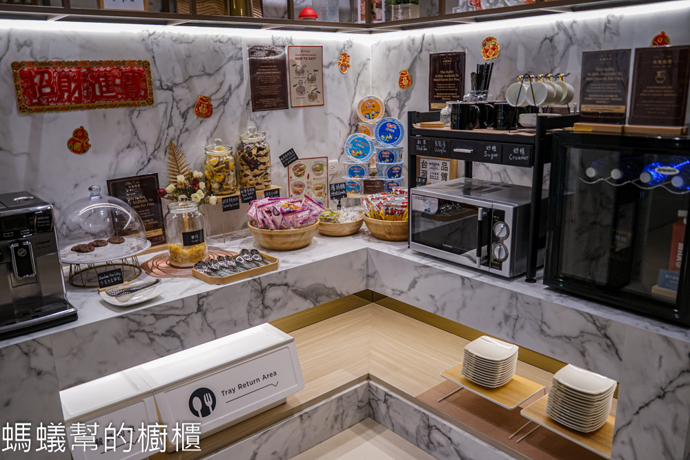皇家玫瑰旅館站前館 | 台北車站附近住宿推薦，附點心飲料吧。