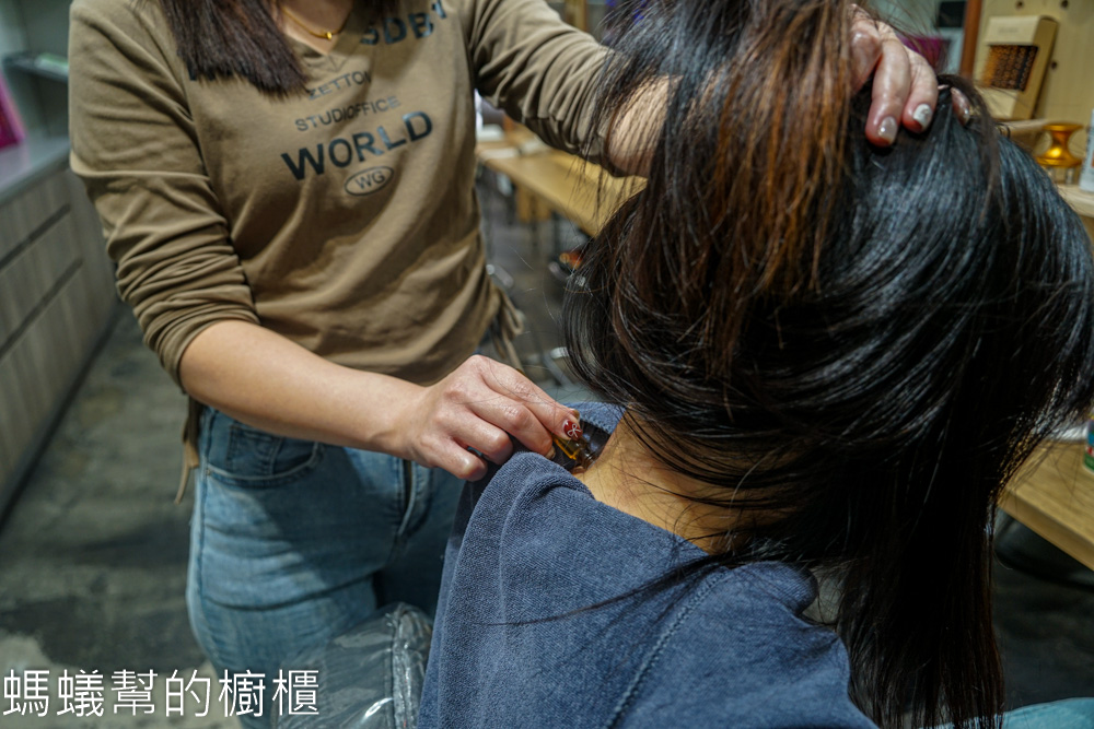 LILIGHT員林舒壓洗髮推薦，頭皮肩頸舒壓超舒服，韓金結構式護髮。