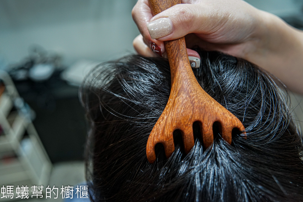 LILIGHT員林舒壓洗髮推薦，頭皮肩頸舒壓超舒服，韓金結構式護髮。