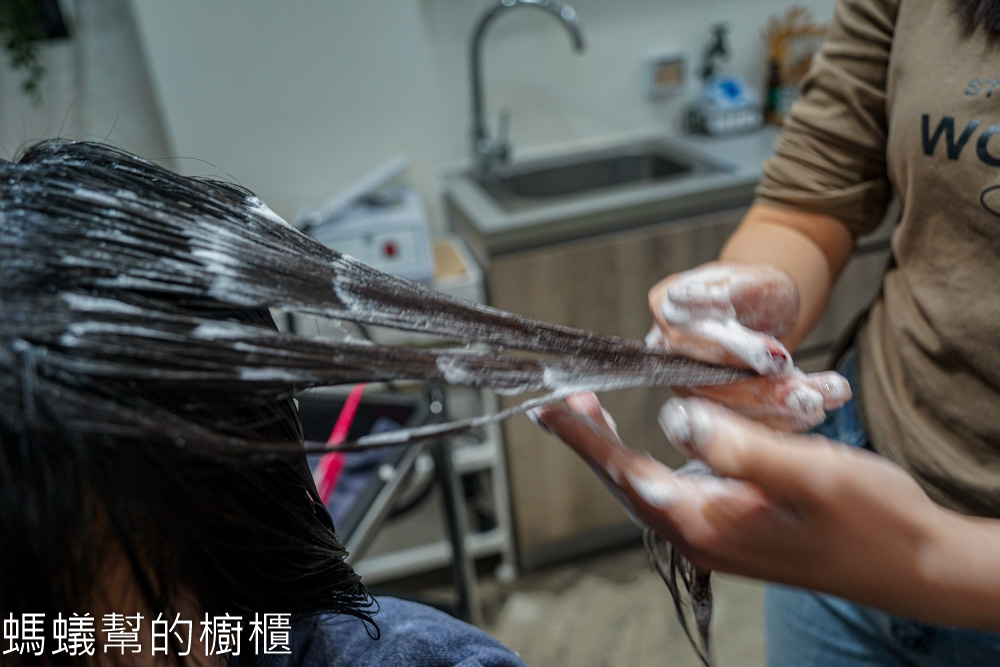 LILIGHT員林舒壓洗髮推薦，頭皮肩頸舒壓超舒服，韓金結構式護髮。