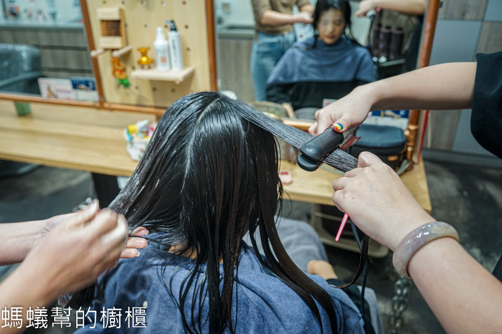 LILIGHT員林舒壓洗髮推薦，頭皮肩頸舒壓超舒服，韓金結構式護髮。