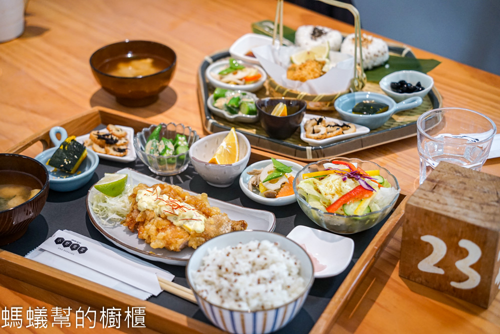 小野食堂 | 台中西區二樓日式食堂，廣島牡蠣飯糰好吃。