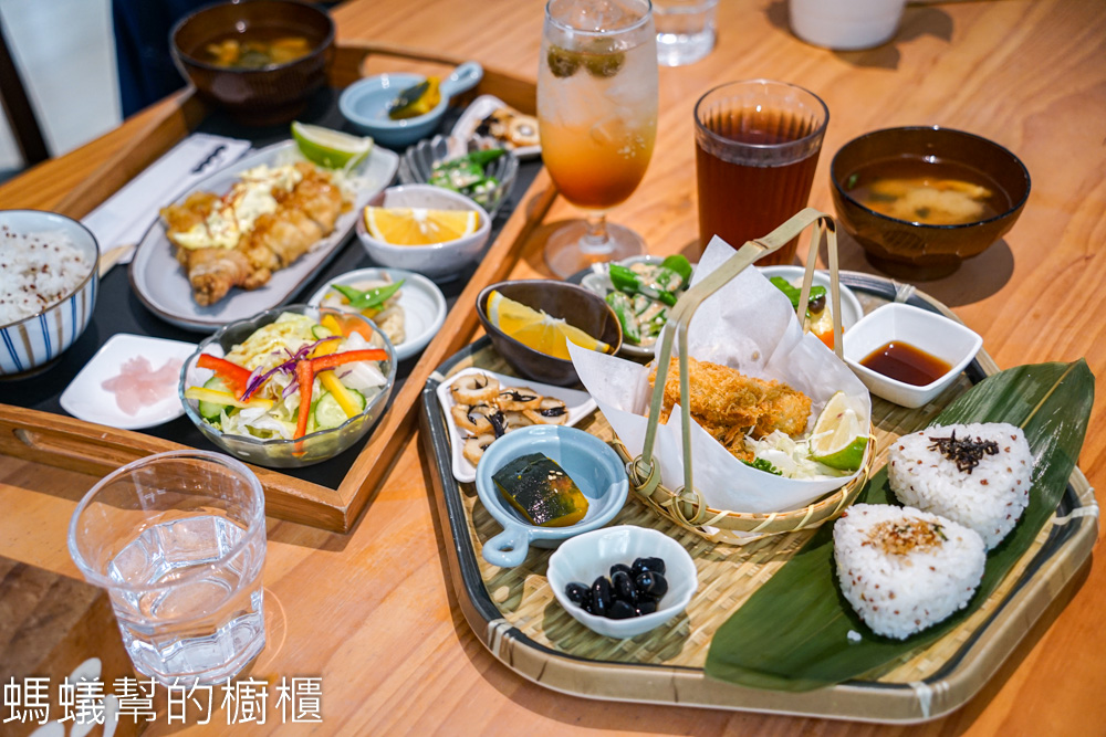 小野食堂 | 台中西區二樓日式食堂，廣島牡蠣飯糰好吃。
