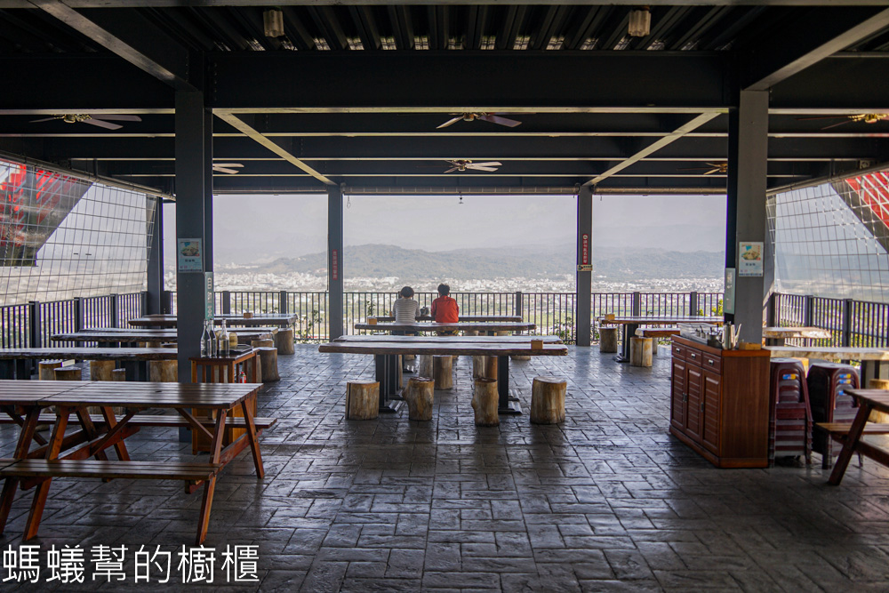 東星屋景觀餐廳 | 南投市139縣道景觀餐廳，遠眺草屯景色。
