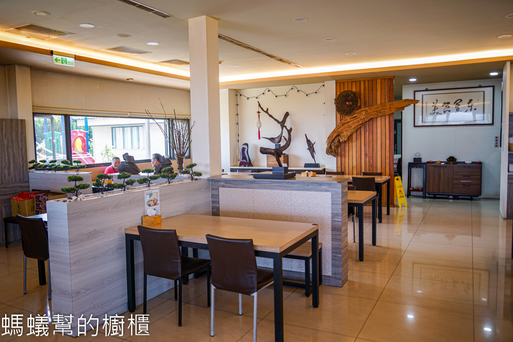 東星屋景觀餐廳 | 南投市139縣道景觀餐廳，遠眺草屯景色。