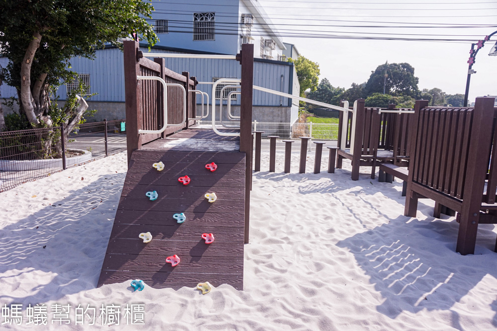 埔南運動公園 | 埔鹽順澤宮旁，棒球帽造型遮陽溜滑梯，白沙坑。