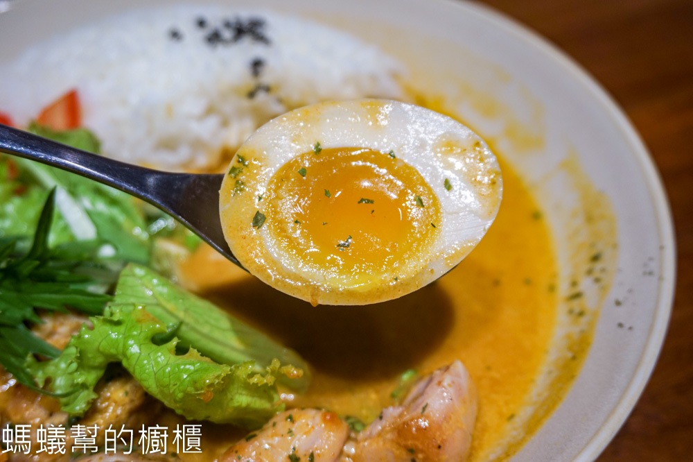 笑貓咖哩承德店 | 台北車站巷弄裡貓咪造型布丁，咖哩好吃。