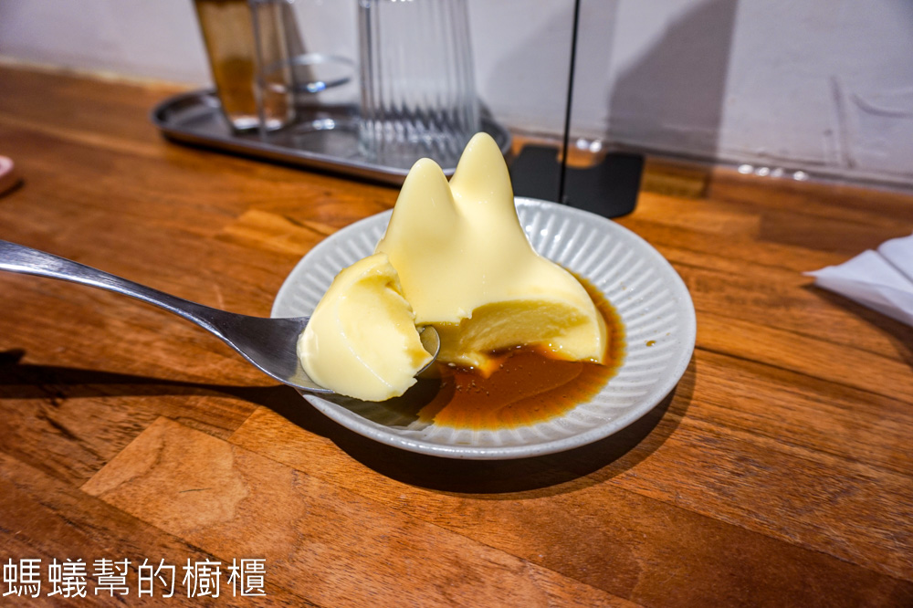 笑貓咖哩承德店 | 台北車站巷弄裡貓咪造型布丁，咖哩好吃。