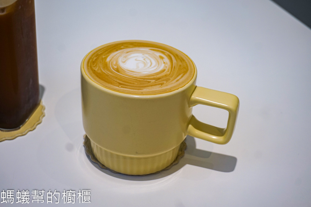 布喝咖啡 | 台中北區一中街裡台水宿舍二樓咖啡館，白色溫馨小店。