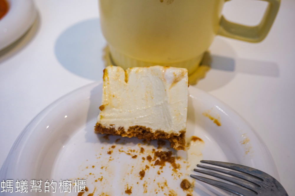 布喝咖啡 | 台中北區一中街裡台水宿舍二樓咖啡館，白色溫馨小店。