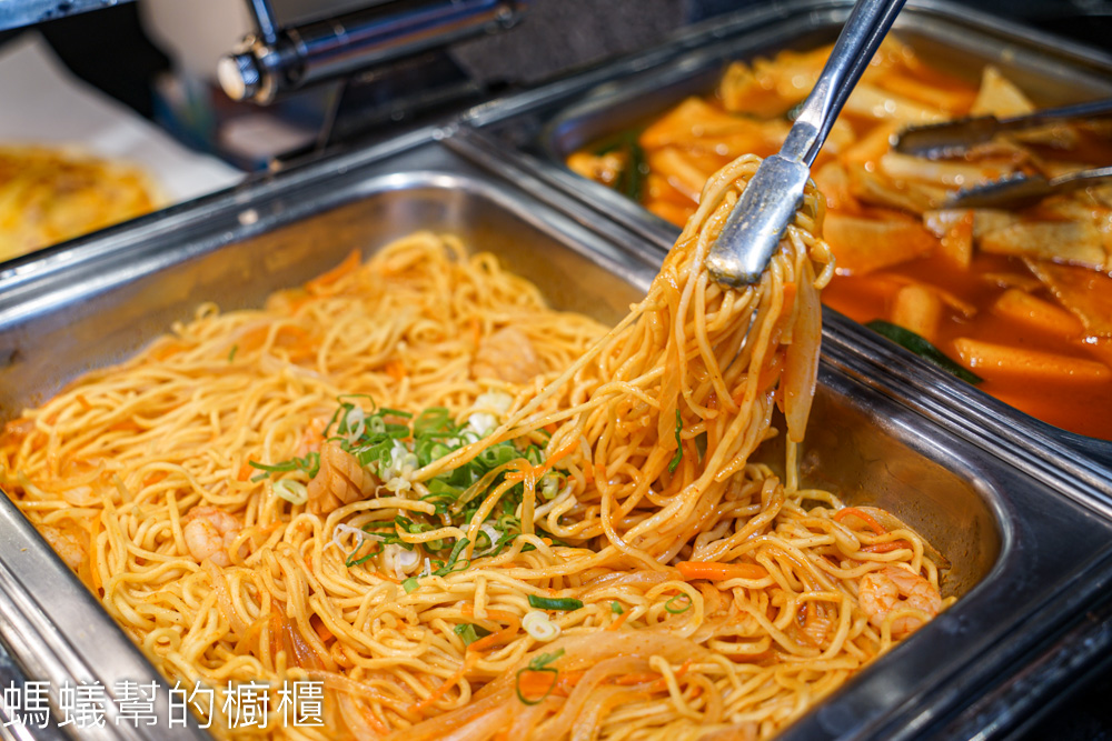 甩鍋雞韓式炒雞吃到飽中友店 | 台中吃到飽469，韓式炸雞、辣炒年糕、韓國魚板。