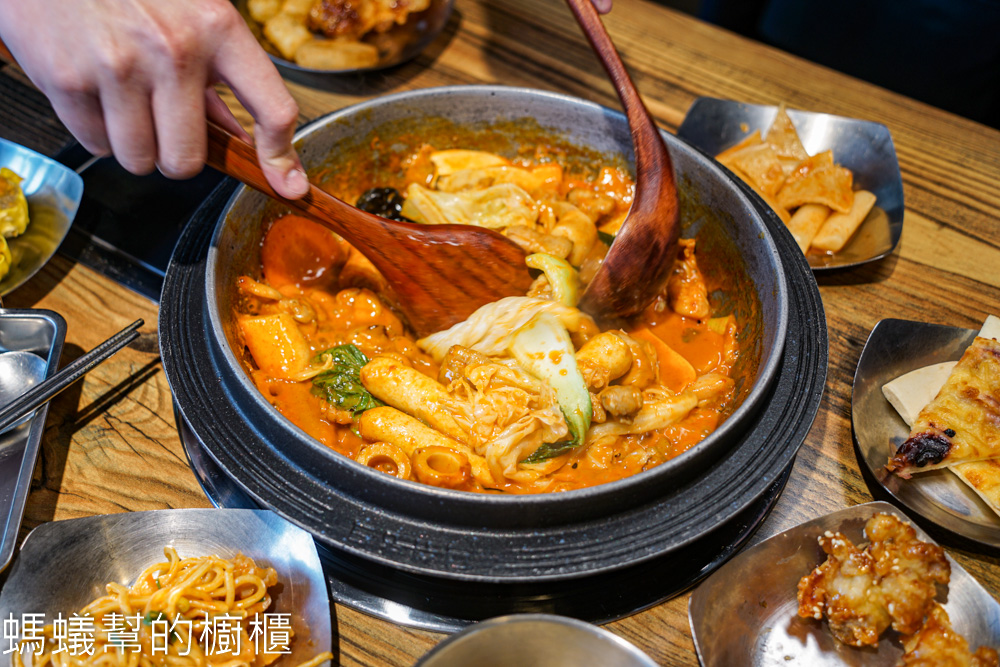 甩鍋雞韓式炒雞吃到飽中友店 | 台中吃到飽469，韓式炸雞、辣炒年糕、韓國魚板。
