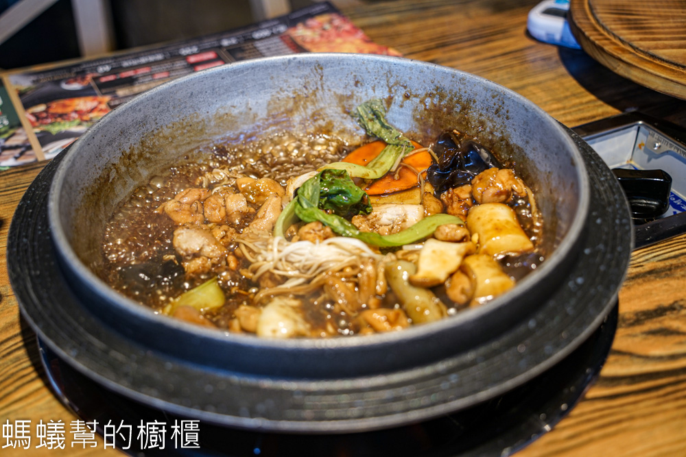甩鍋雞韓式炒雞吃到飽中友店 | 台中吃到飽469，韓式炸雞、辣炒年糕、韓國魚板。