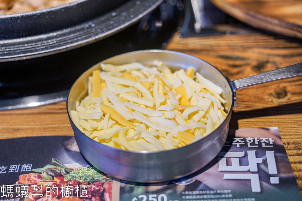 甩鍋雞韓式炒雞吃到飽中友店 | 台中吃到飽469，韓式炸雞、辣炒年糕、韓國魚板。