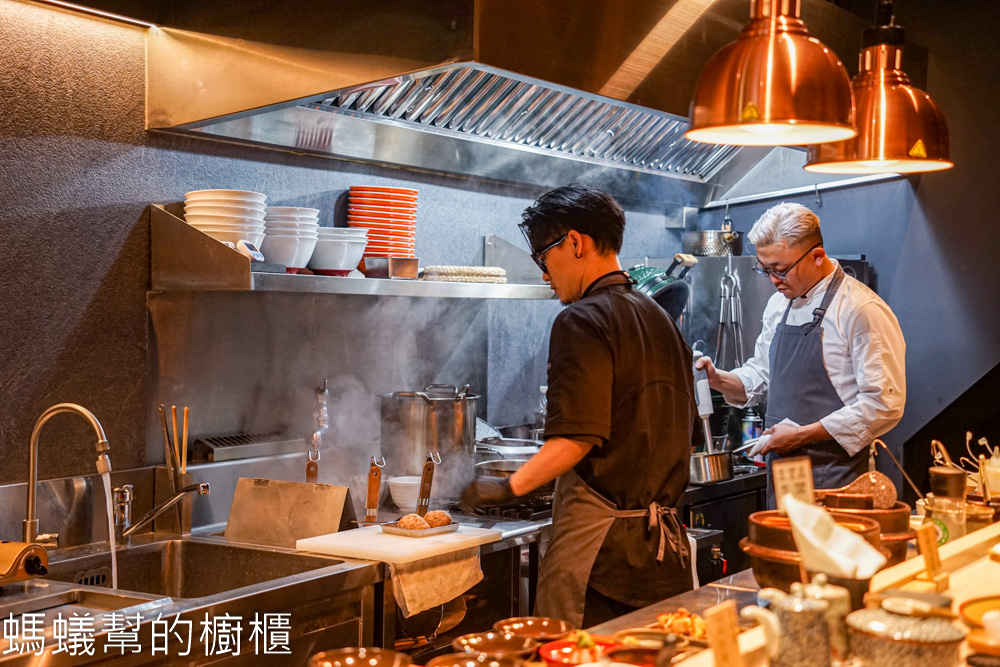 自在天·沾麵專賣店 | 台中南區全台首間拉麵蔬食板前料理餐廳。
