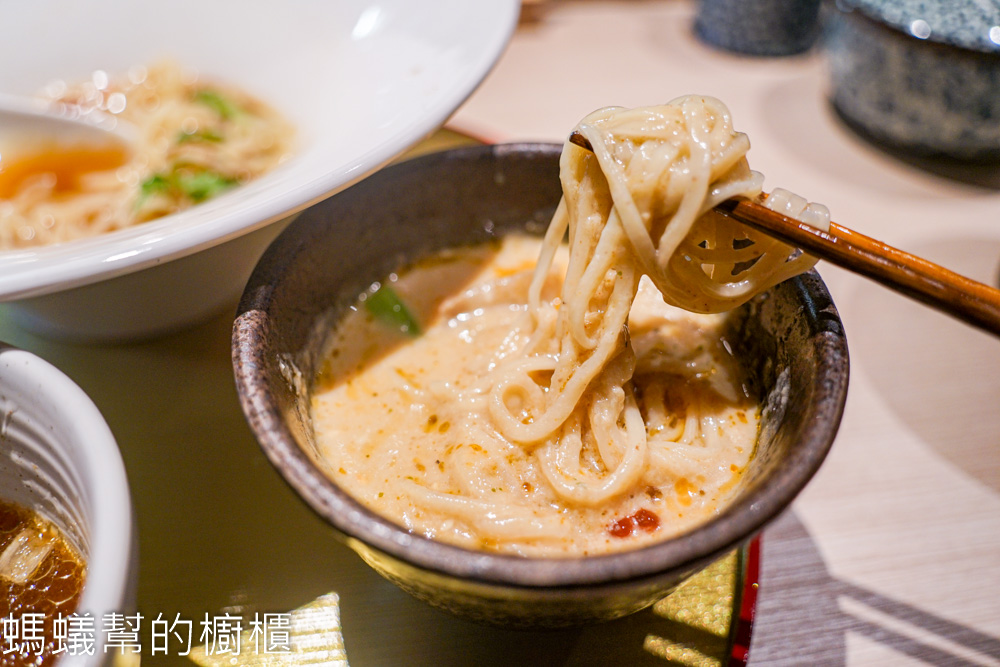 自在天·沾麵專賣店 | 台中南區全台首間拉麵蔬食板前料理餐廳。