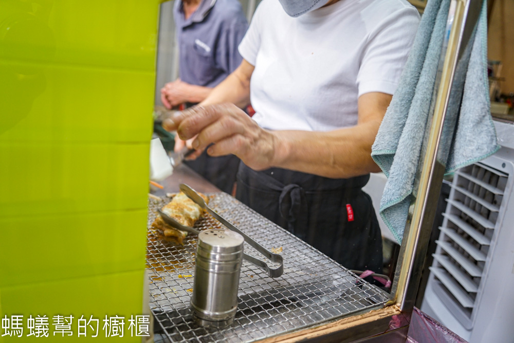 員農蛋餅 | 員林小吃推薦，Q彈手感餅皮，小白菜九層塔口味特殊。
