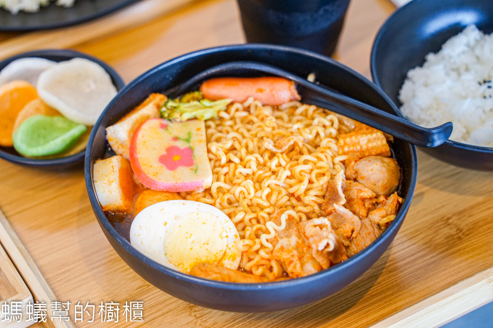 溪湖拾貳｜平價早午晚餐｜餐廳美食推薦｜下午茶聚餐首選｜電影包場｜定食鍋物｜韓式拉麵｜飯麵水餃｜義大利麵｜鬆餅披薩｜蛋糕甜點｜炸物小點｜網美打卡景點｜露營咖啡廳
