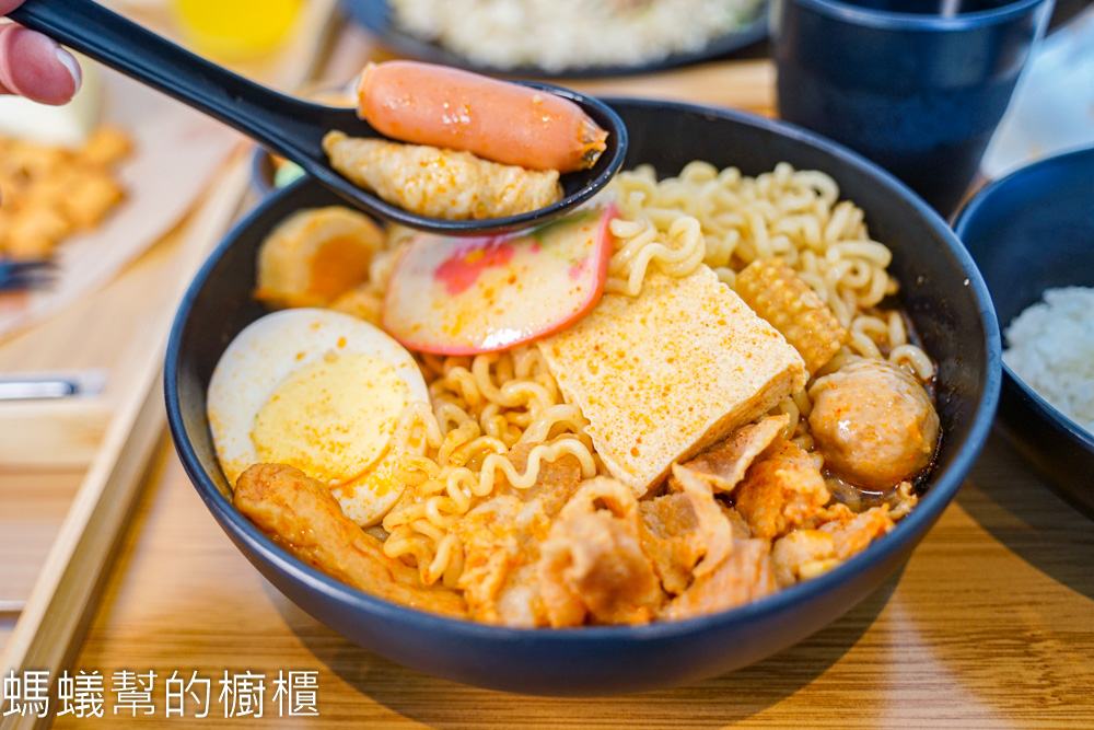 溪湖拾貳｜平價早午晚餐｜餐廳美食推薦｜下午茶聚餐首選｜電影包場｜定食鍋物｜韓式拉麵｜飯麵水餃｜義大利麵｜鬆餅披薩｜蛋糕甜點｜炸物小點｜網美打卡景點｜露營咖啡廳