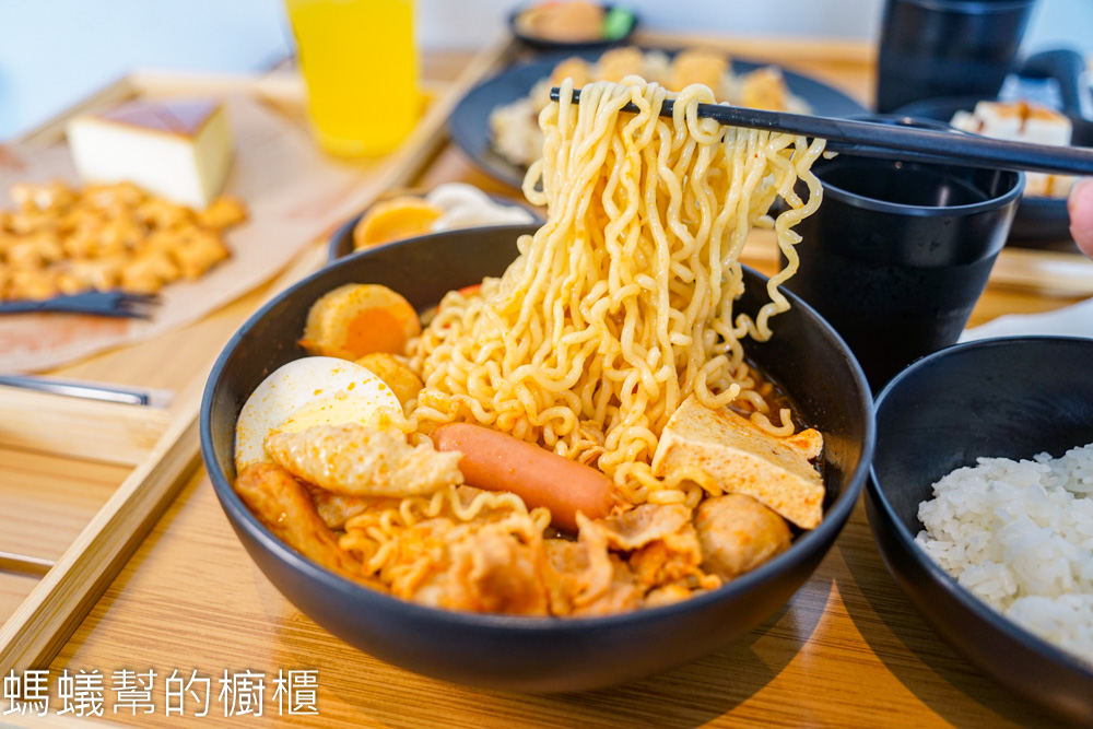 溪湖拾貳｜平價早午晚餐｜餐廳美食推薦｜下午茶聚餐首選｜電影包場｜定食鍋物｜韓式拉麵｜飯麵水餃｜義大利麵｜鬆餅披薩｜蛋糕甜點｜炸物小點｜網美打卡景點｜露營咖啡廳