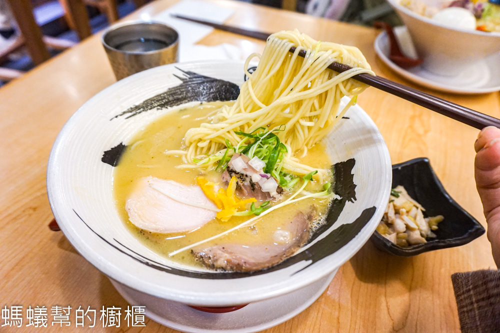麵屋千雲 | 台北中山區開到凌晨四點雞白湯拉麵，道地日式口味。