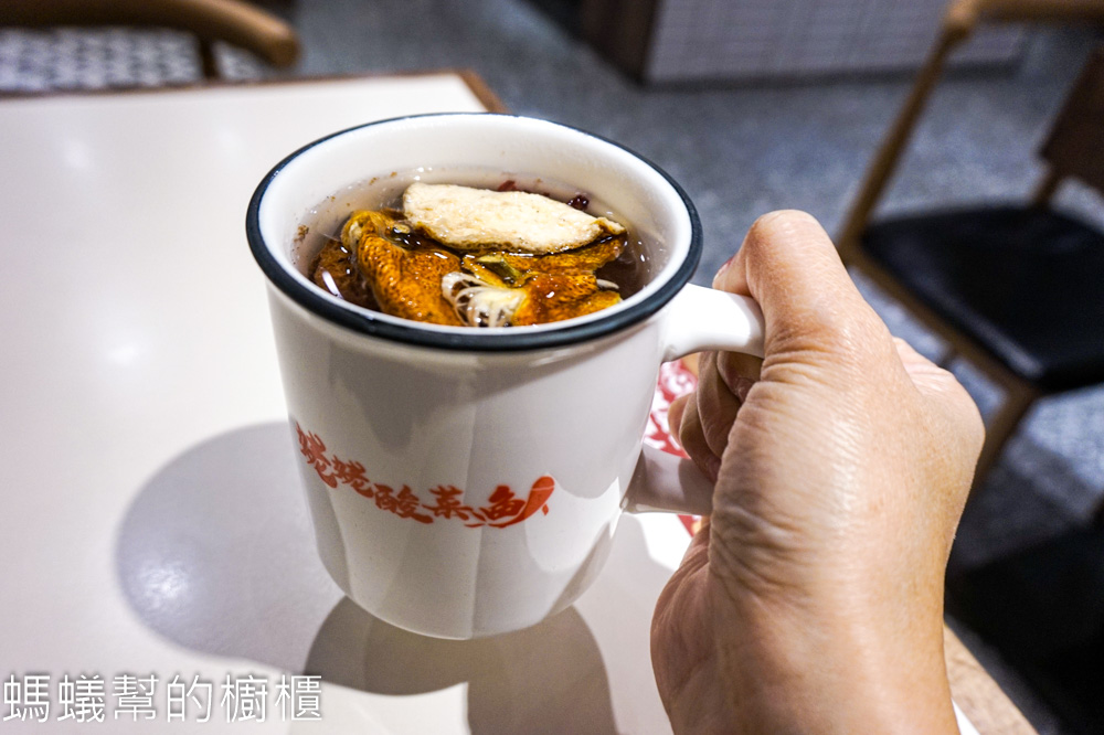 姥姥酸菜魚 | 台北北車二樓微風美食街，個人鍋酸菜魚，料多味好。