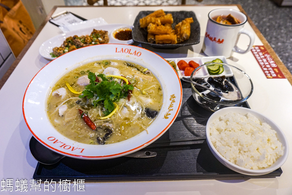 姥姥酸菜魚 | 台北北車二樓微風美食街，個人鍋酸菜魚，料多味好。