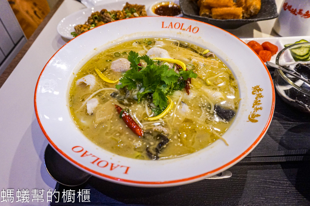姥姥酸菜魚 | 台北北車二樓微風美食街，個人鍋酸菜魚，料多味好。