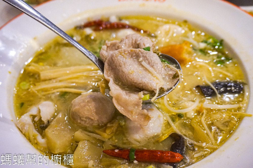 姥姥酸菜魚 | 台北北車二樓微風美食街，個人鍋酸菜魚，料多味好。