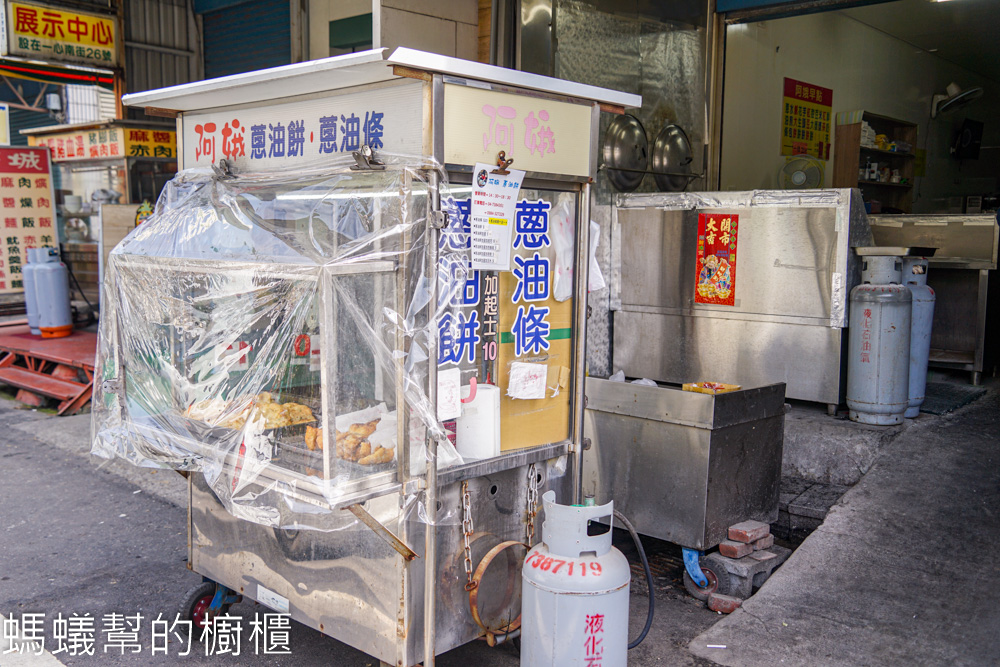 阿娥蔥油餅•蔥油條 | 彰化市下午也能吃到蔥油條,一份20元。