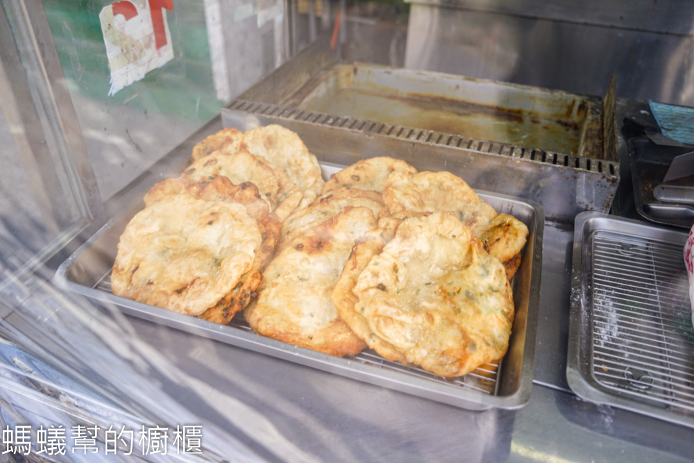 阿娥蔥油餅•蔥油條 | 彰化市下午也能吃到蔥油條，一份20元。
