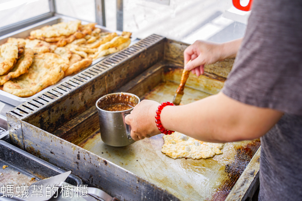 阿娥蔥油餅•蔥油條 | 彰化市下午也能吃到蔥油條，一份20元。