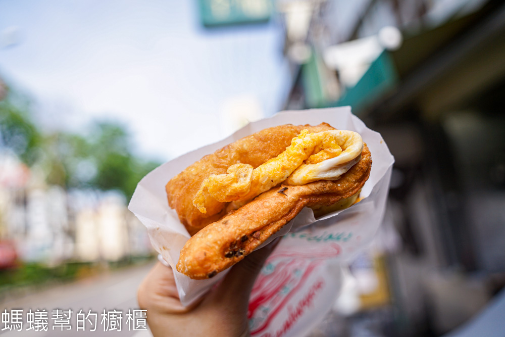 阿娥蔥油餅•蔥油條 | 彰化市下午也能吃到蔥油條，一份20元。