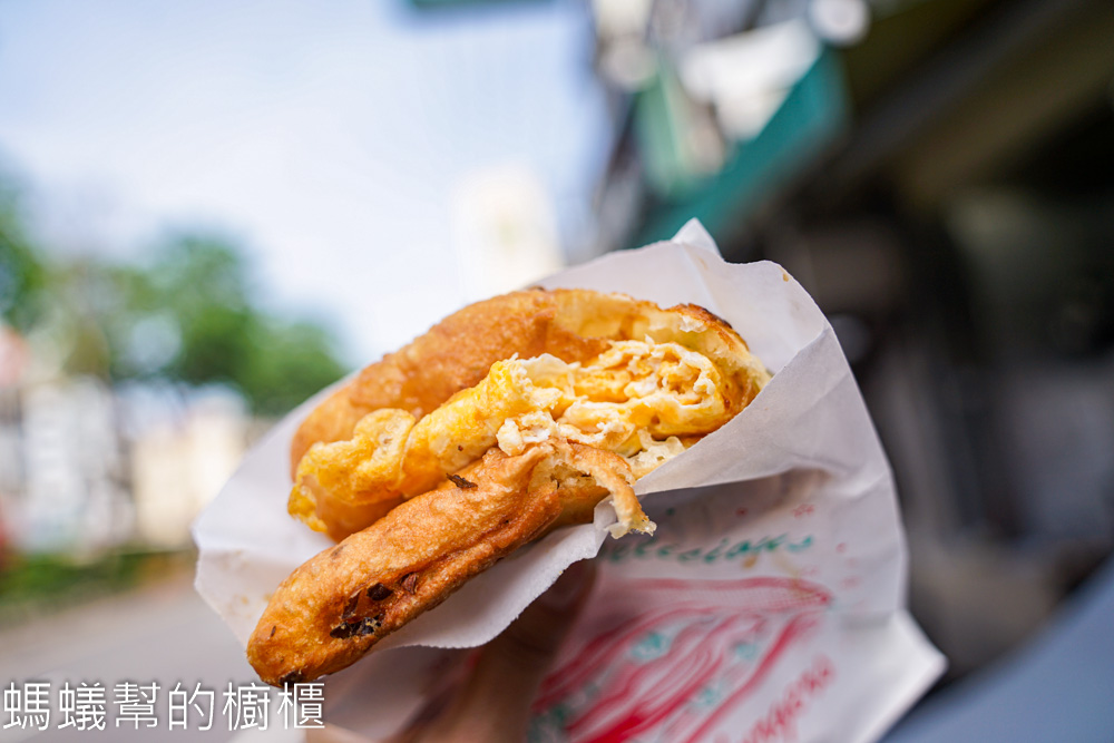 阿娥蔥油餅•蔥油條 | 彰化市下午也能吃到蔥油條,一份20元。