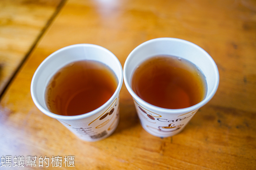 麵粉遇見水 | 台中西區人氣麵館，腰帶麵寬麵口感Q彈滑順，小菜好吃。