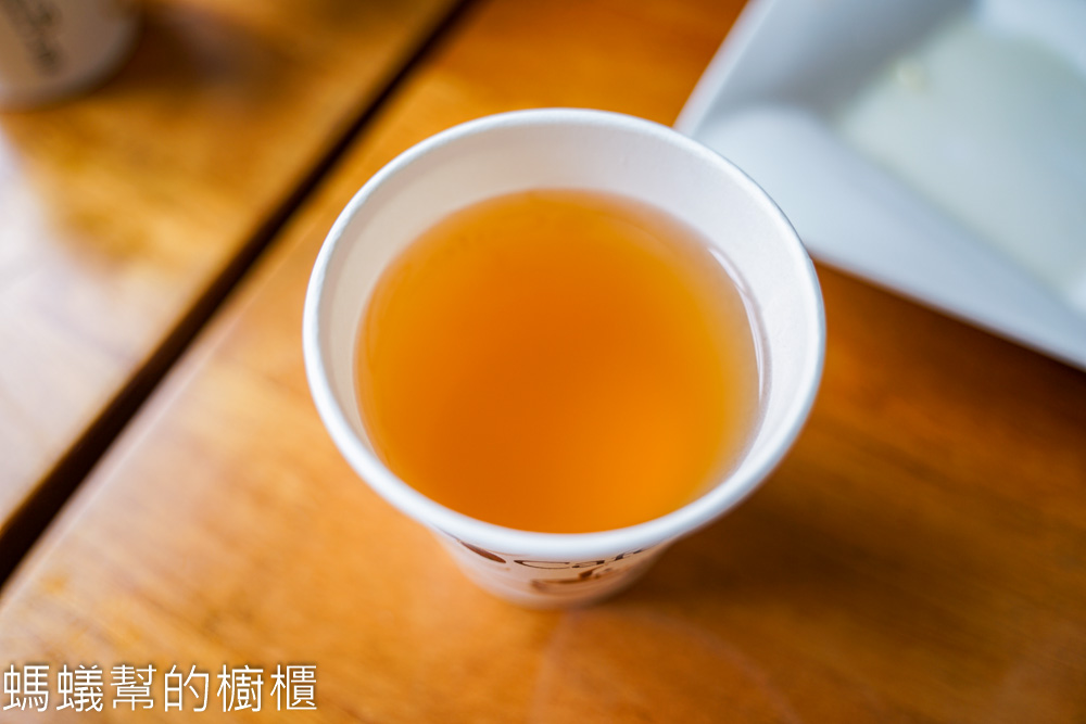 麵粉遇見水 | 台中西區人氣麵館，腰帶麵寬麵口感Q彈滑順，小菜好吃。