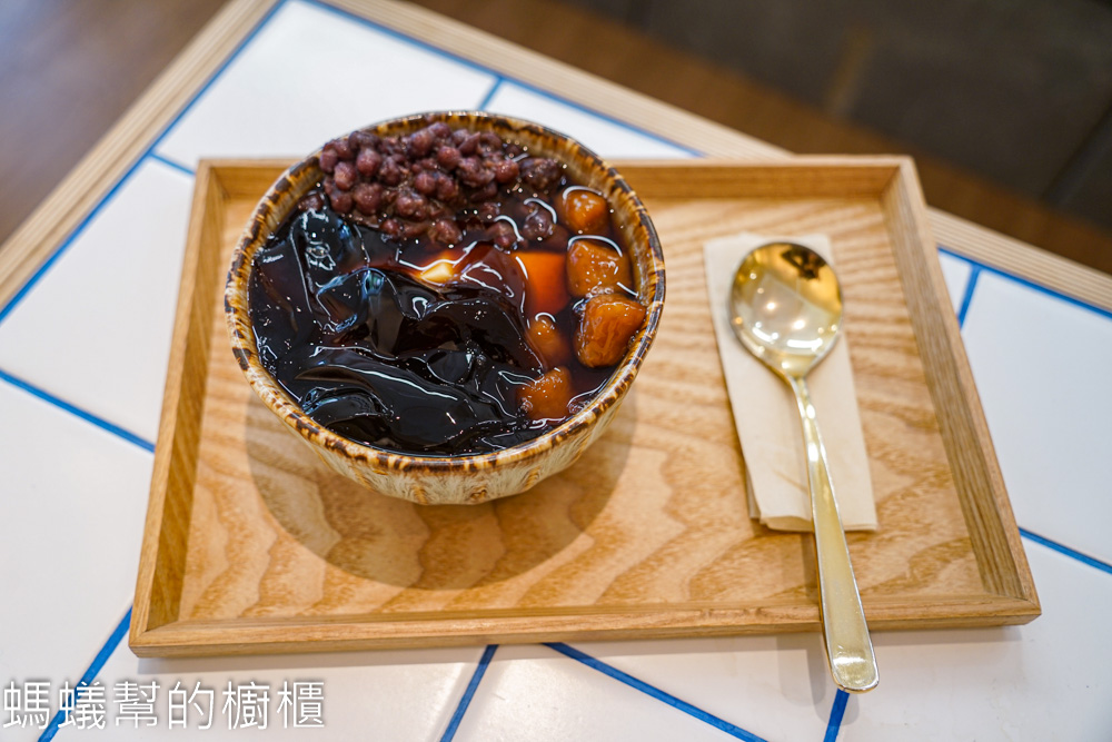 清涼室 | 台中西區科博館附近豆花甜點店，字很像孫悟空。
