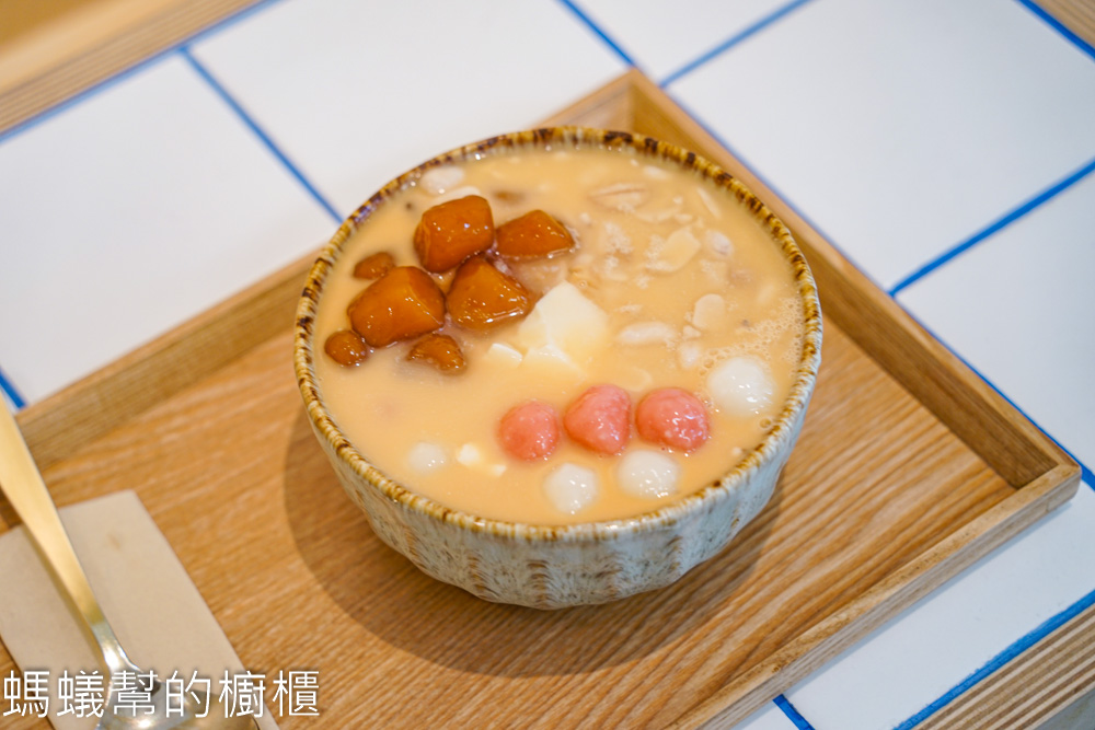 清涼室 | 台中西區科博館附近豆花甜點店，字很像孫悟空。