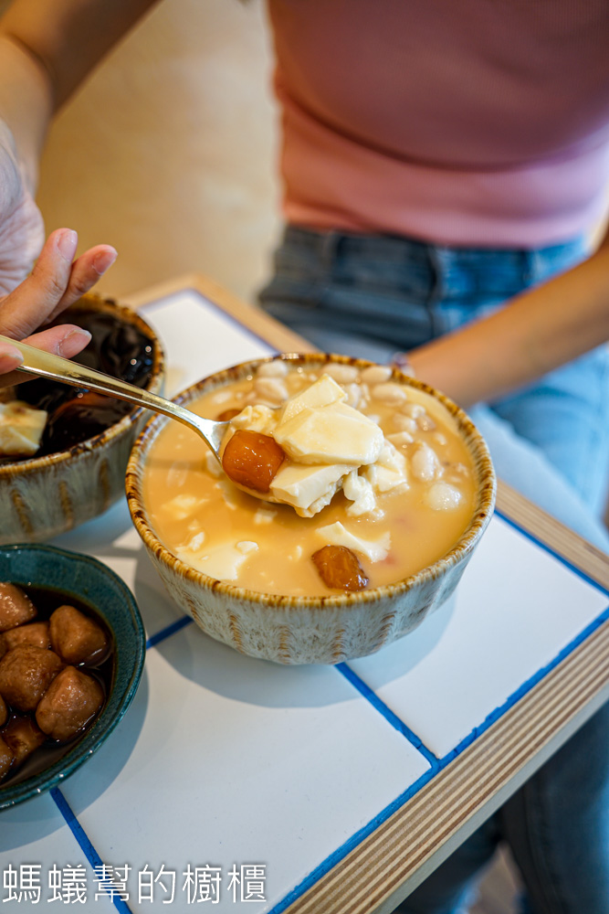 清涼室 | 台中西區科博館附近豆花甜點店，字很像孫悟空。