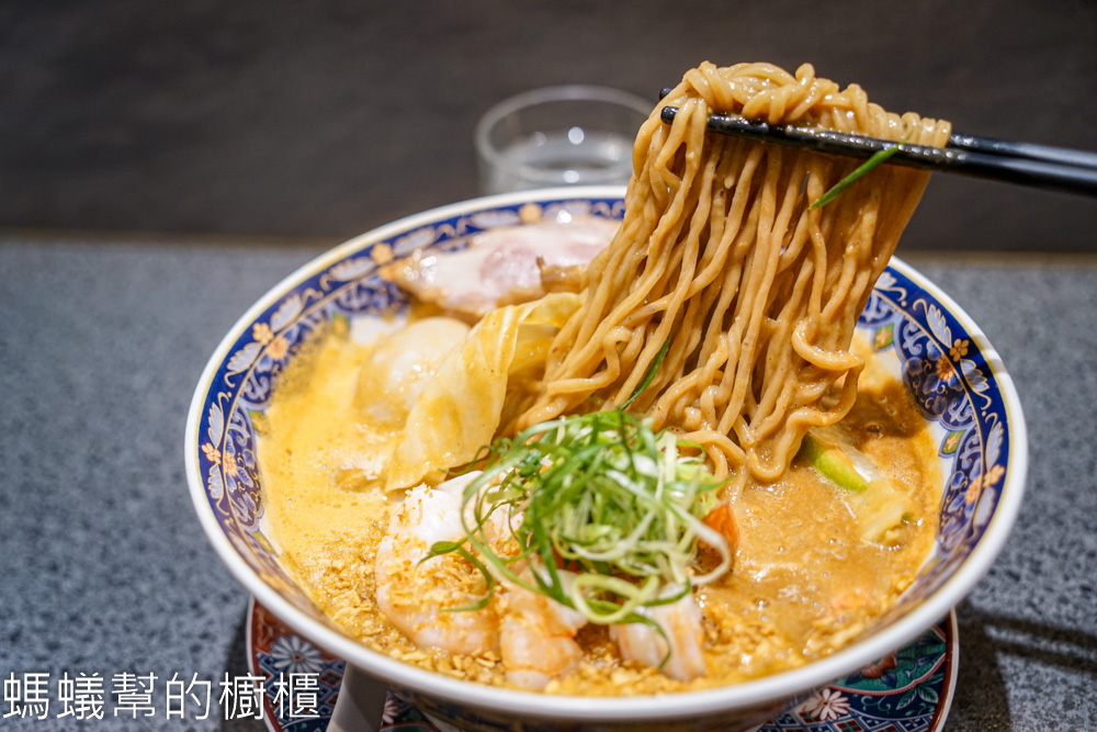麵屋海鳴 | 台中中區火車站前蝦濃湯拉麵，舒肥雞、叉燒、蝦子同時擁有。