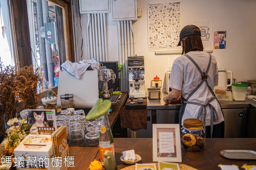 吃咖Chikafe | 台北大同區大稻埕魯肉飯旁文青咖啡館，咖啡水準高。