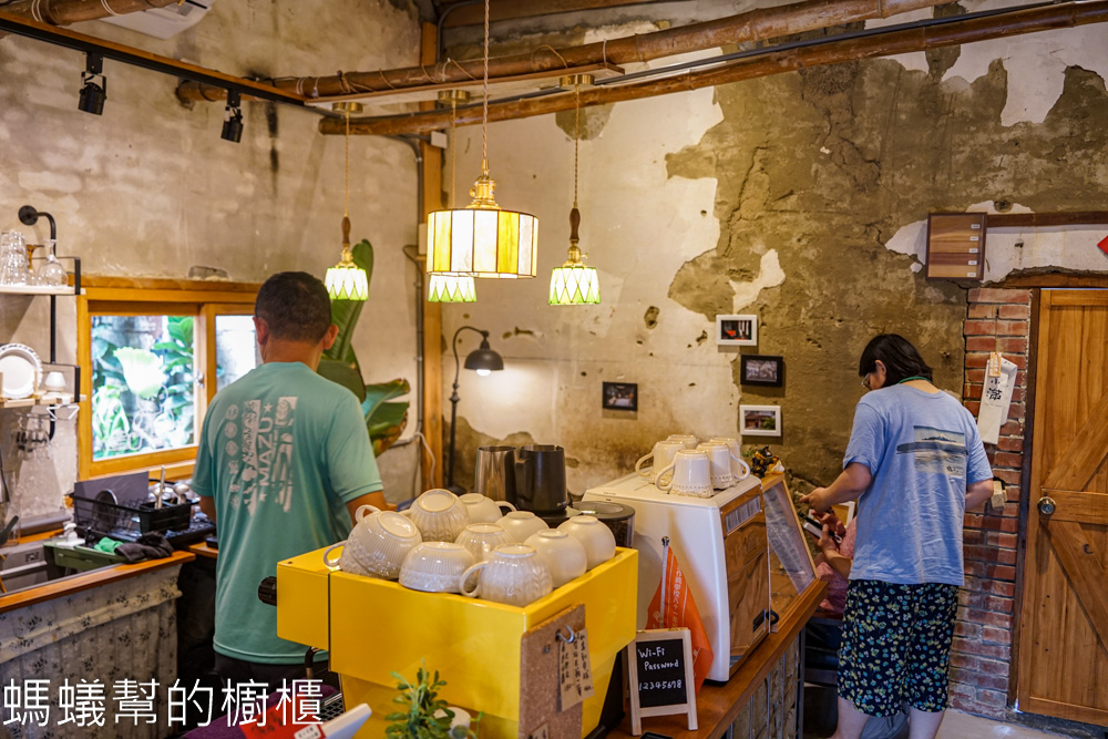 低头厝咖啡 | 雲林斗六低調老古厝裡喝咖啡，氣氛好好拍照。