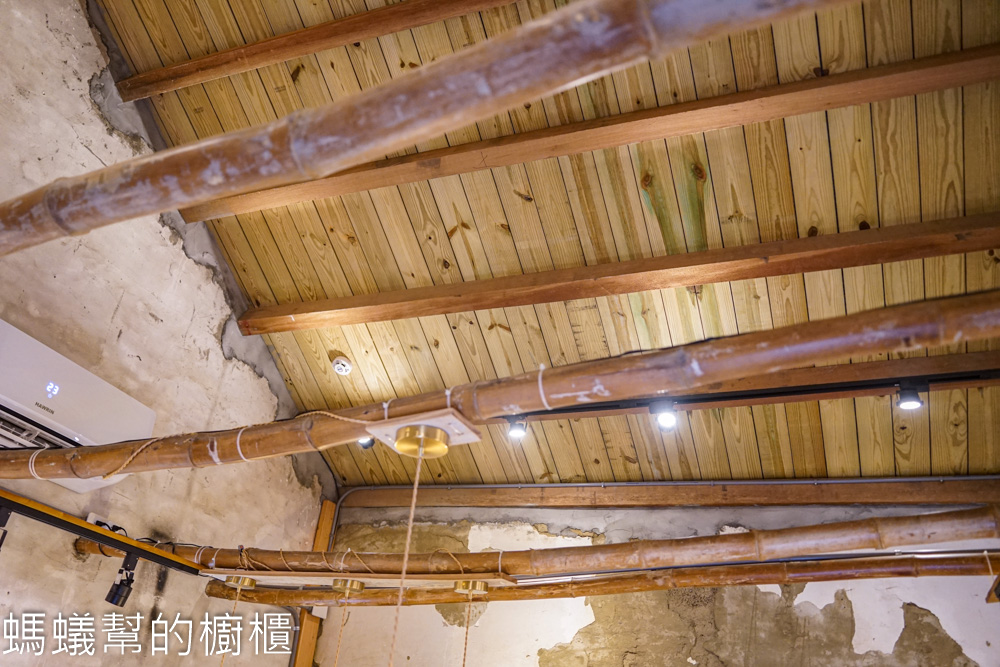 低头厝咖啡 | 雲林斗六低調老古厝裡喝咖啡，氣氛好好拍照。