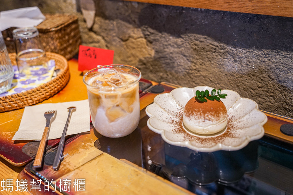 低头厝咖啡 | 雲林斗六低調老古厝裡喝咖啡，氣氛好好拍照。