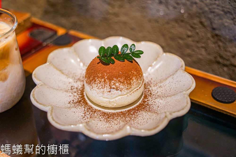 低头厝咖啡 | 雲林斗六低調老古厝裡喝咖啡，氣氛好好拍照。
