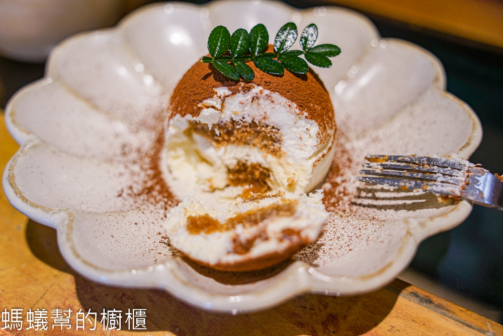 低头厝咖啡 | 雲林斗六低調老古厝裡喝咖啡，氣氛好好拍照。