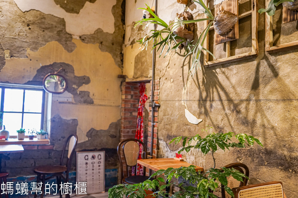 低头厝咖啡 | 雲林斗六低調老古厝裡喝咖啡，氣氛好好拍照。