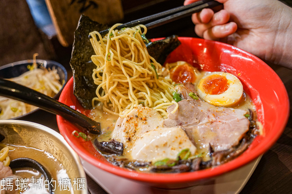 渡山樓 | 台中西區濃厚雞豚拉麵、魚介拉麵，濃厚系口味受到喜愛。