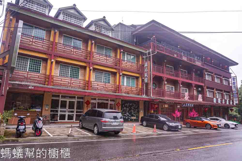 金台灣山莊 | 南投溪頭住宿推薦，純天然杉木打造民宿，還可遠眺山林。