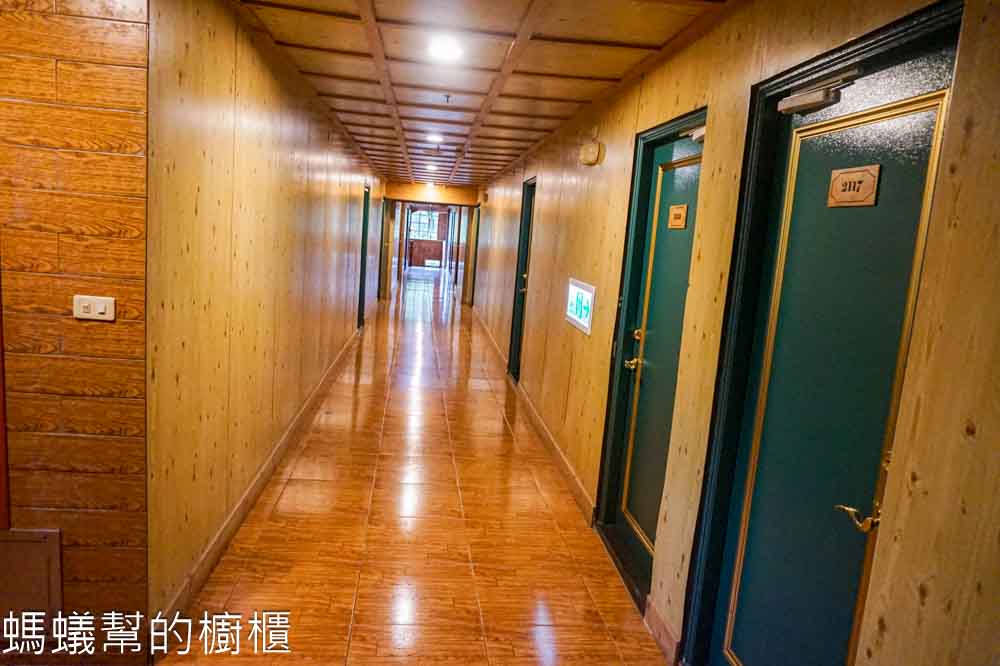金台灣山莊 | 南投溪頭住宿推薦，純天然杉木打造民宿，還可遠眺山林。